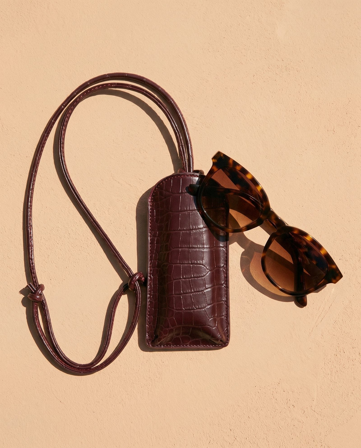 Vitrine Croc-Print Glasses Case in burgundy with sunglasses – women's sunglasses case by Nouva