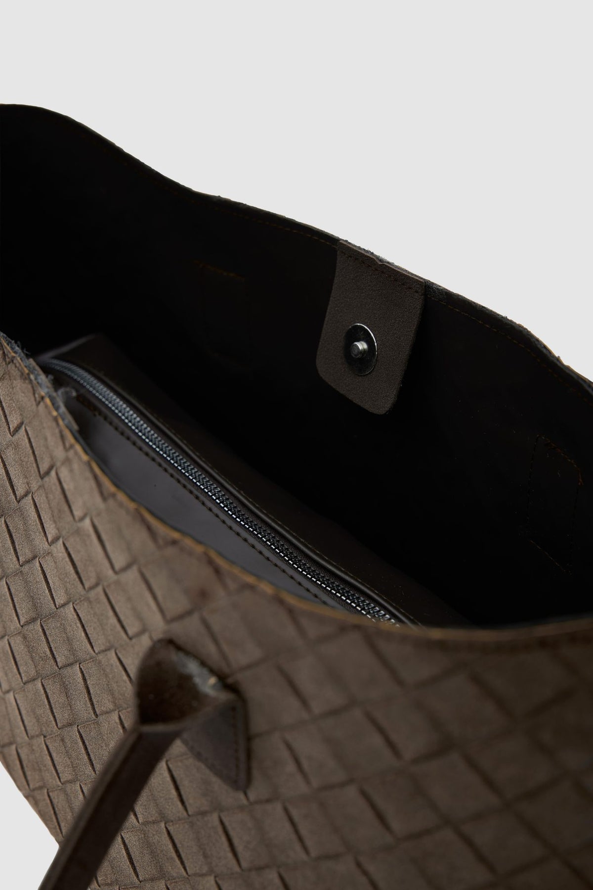 Aldebaran Suede Tote Bag in brown, view 4 – Nouva