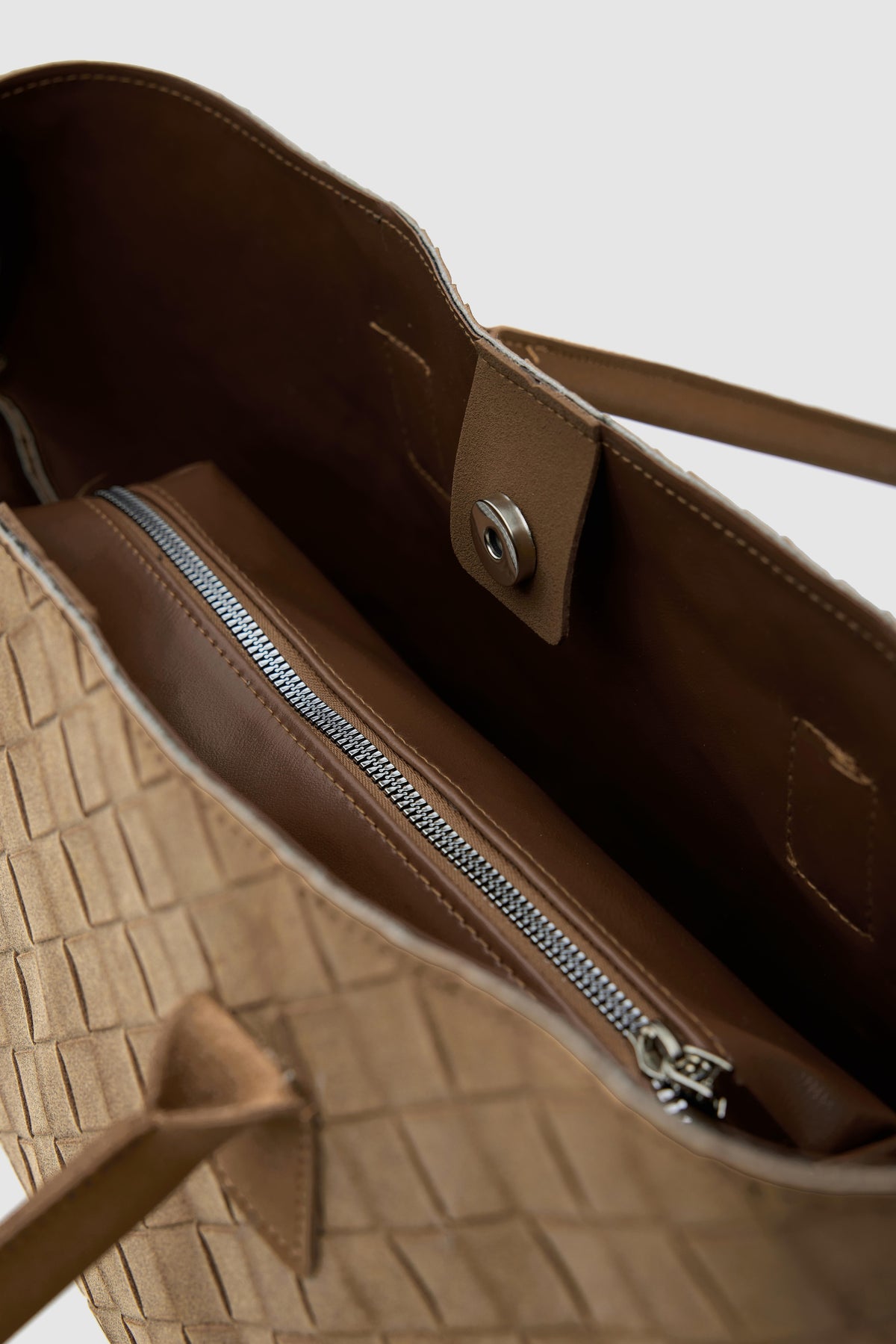 Aldebaran Suede Tote Bag in tan, view 3 – Nouva