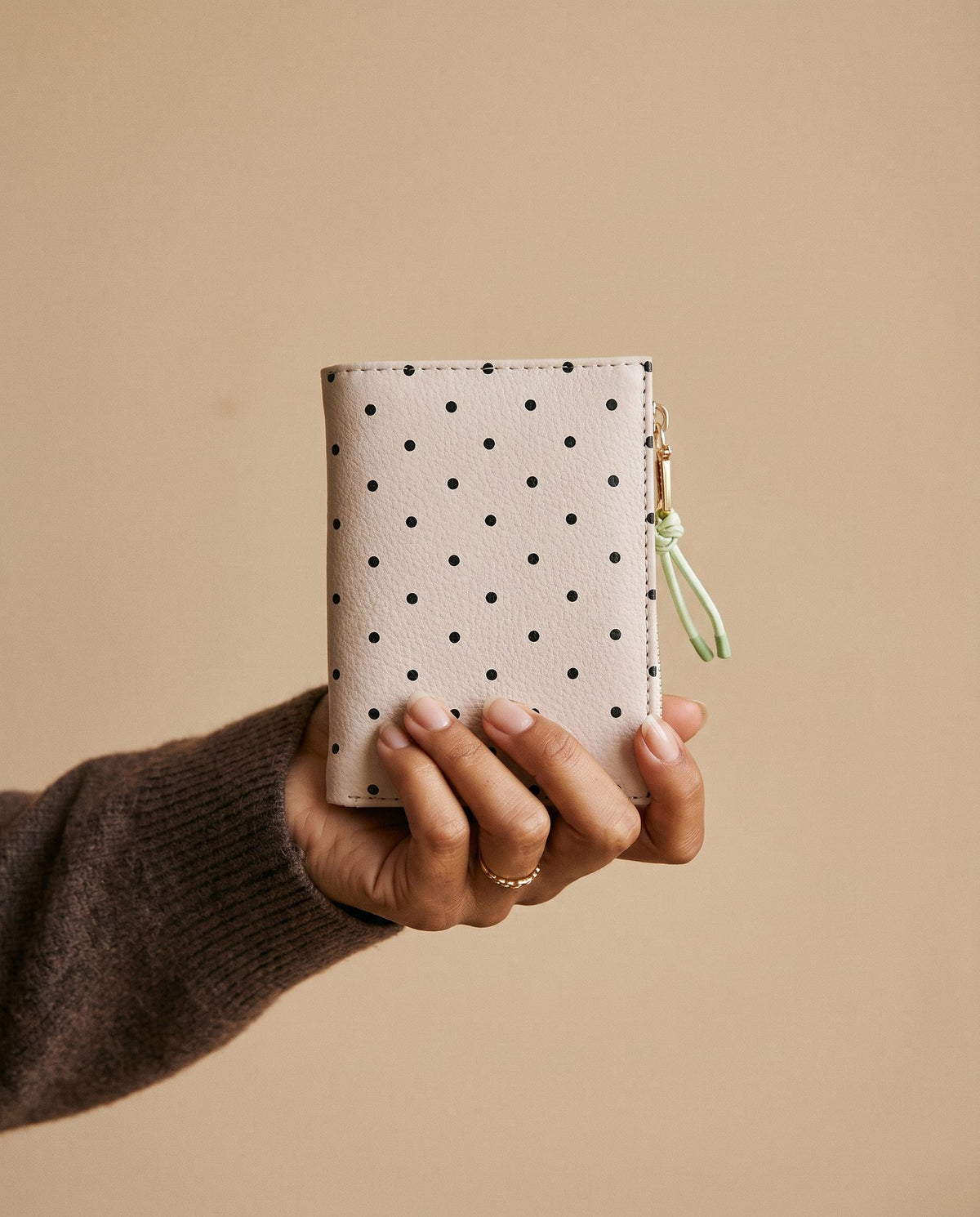 Coquette Polka Dot Wallet in beige, view 5 – Nouva