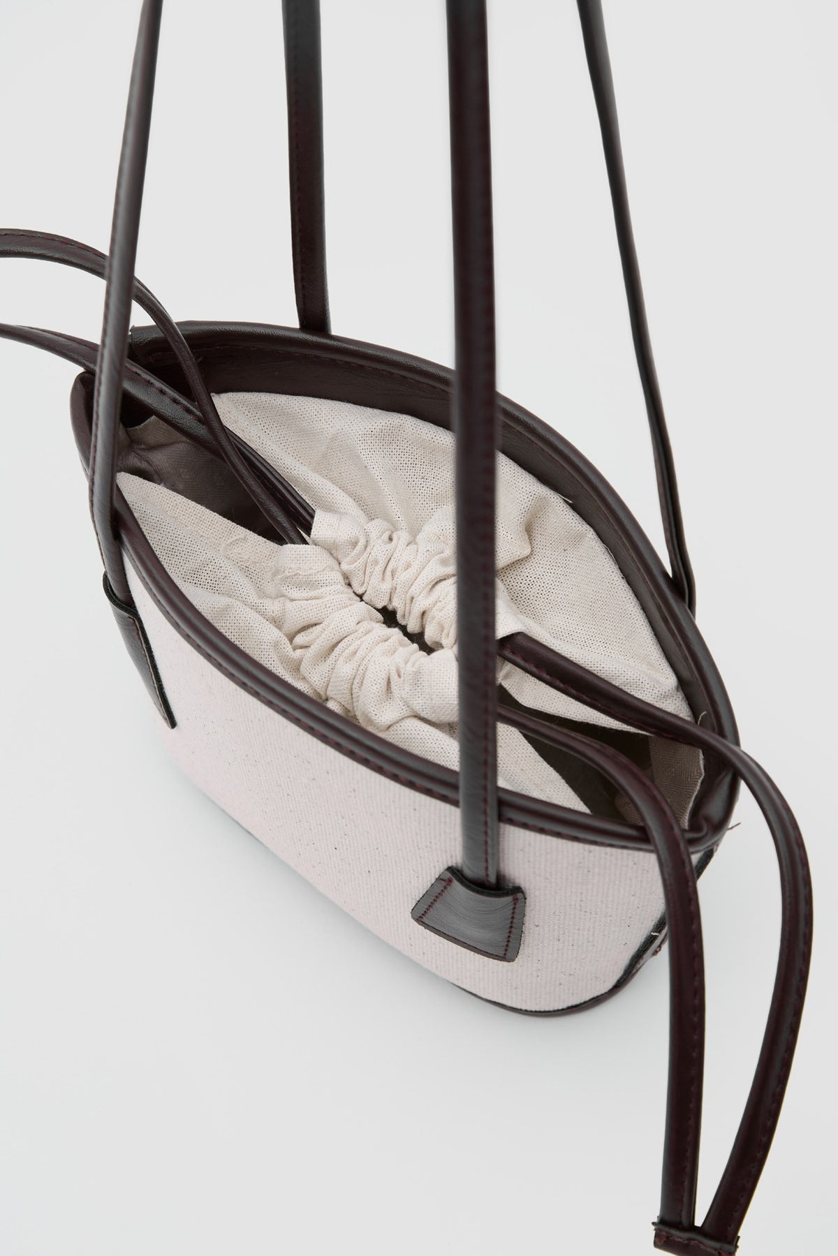 Dubhe Canvas Bucket Bag in brown, view 4 – Nouva