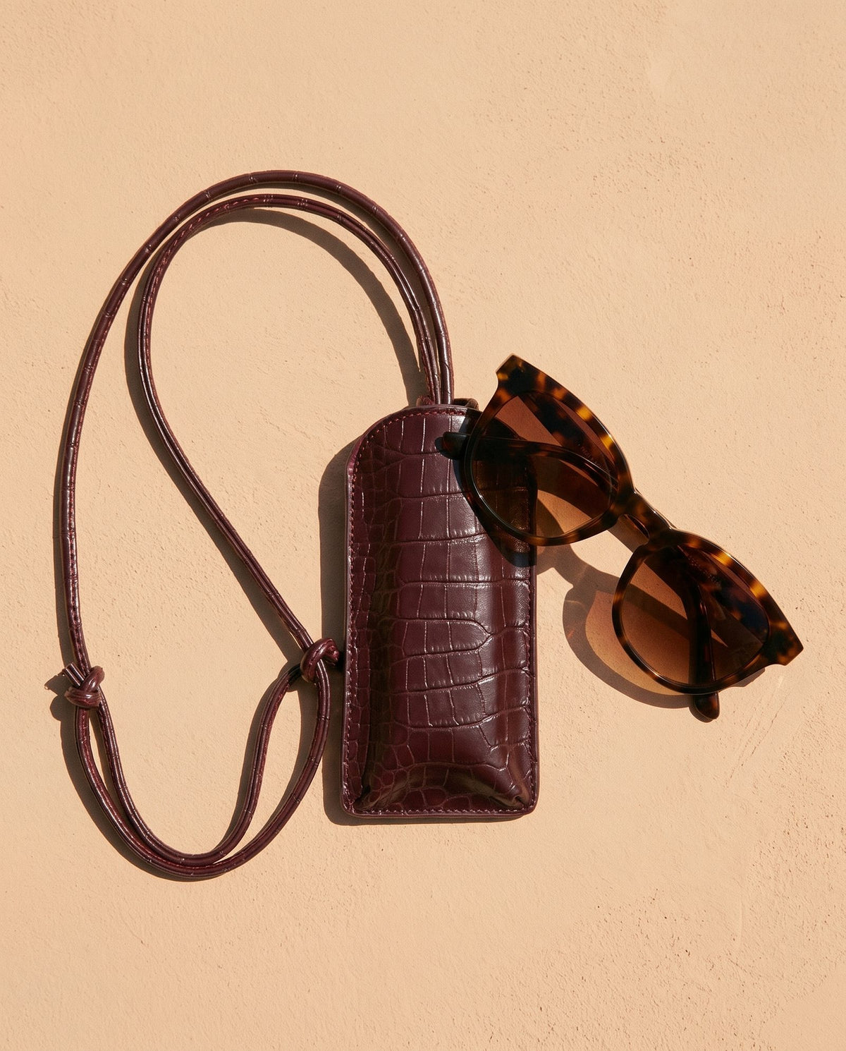 Vitrine Croc-Print Glasses Case in burgundy with sunglasses – women's sunglasses case by Nouva