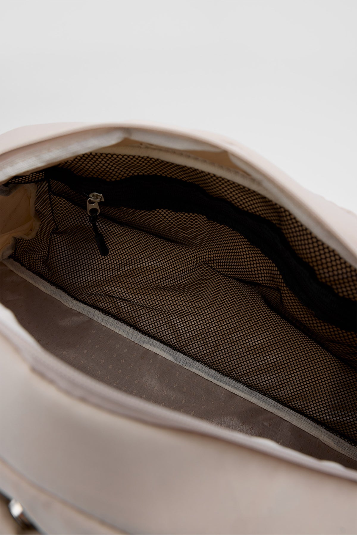 Fomalhaut Weekender Bag in beige, view 9 – Nouva