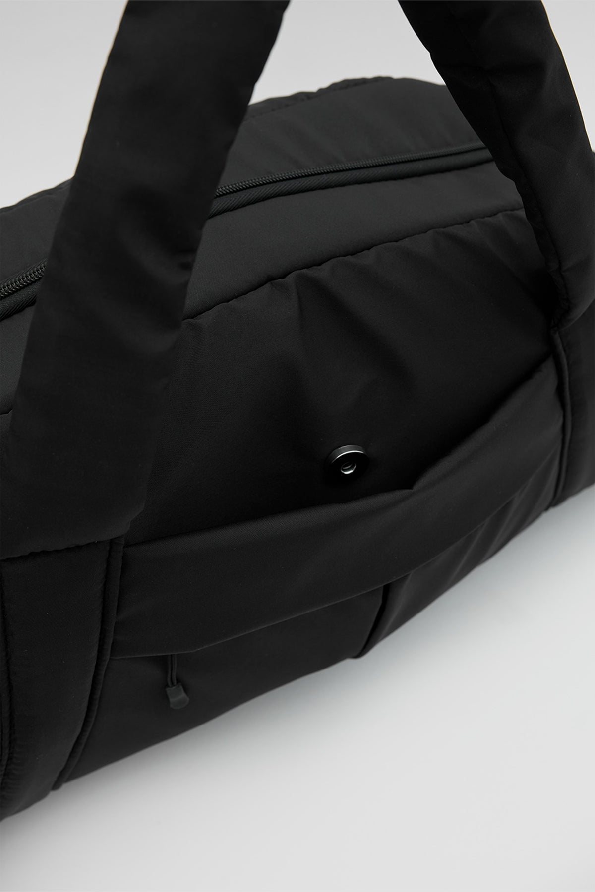 Fomalhaut Weekender Bag in black, view 6 – Nouva