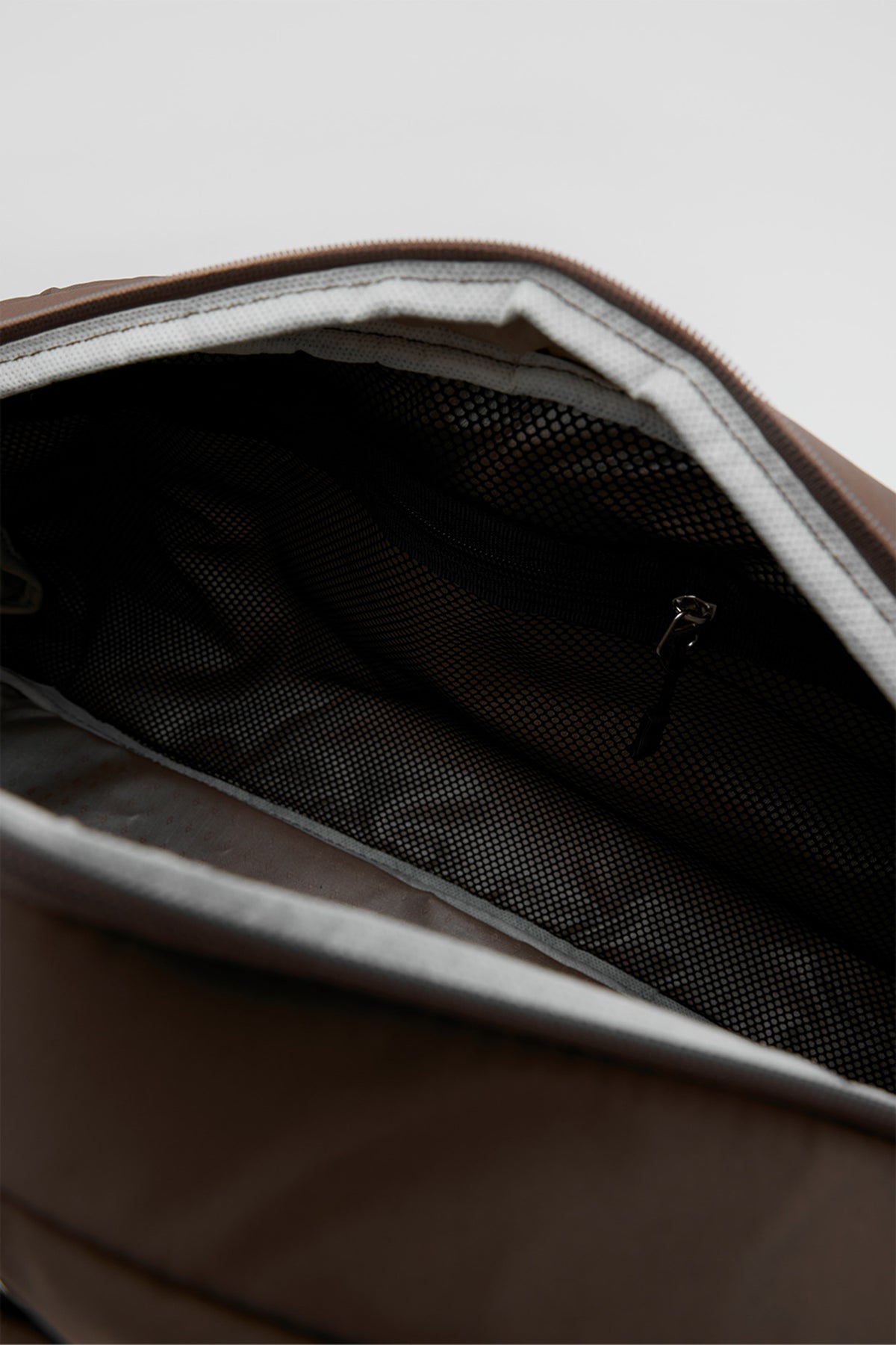 Fomalhaut Weekender Bag in brown, view 9 – Nouva