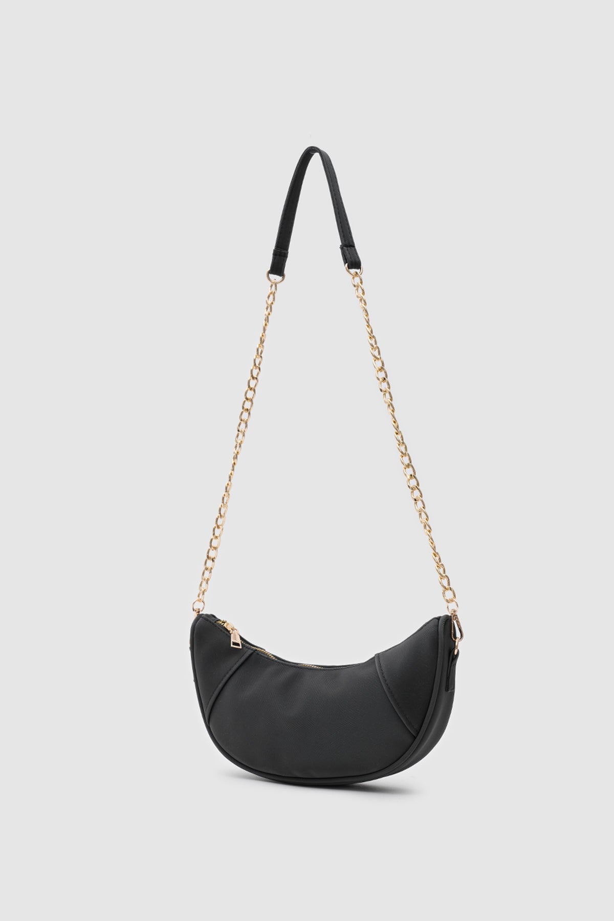 Hilal Chain Half-Moon Crossbody Bag in black, view 3 – Nouva