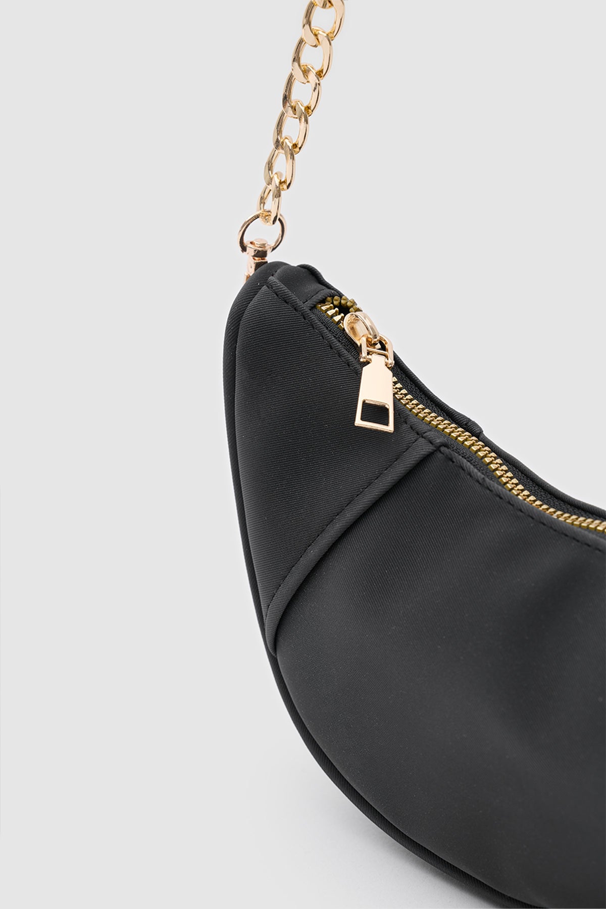 Hilal Chain Half-Moon Crossbody Bag in black, view 5 – Nouva