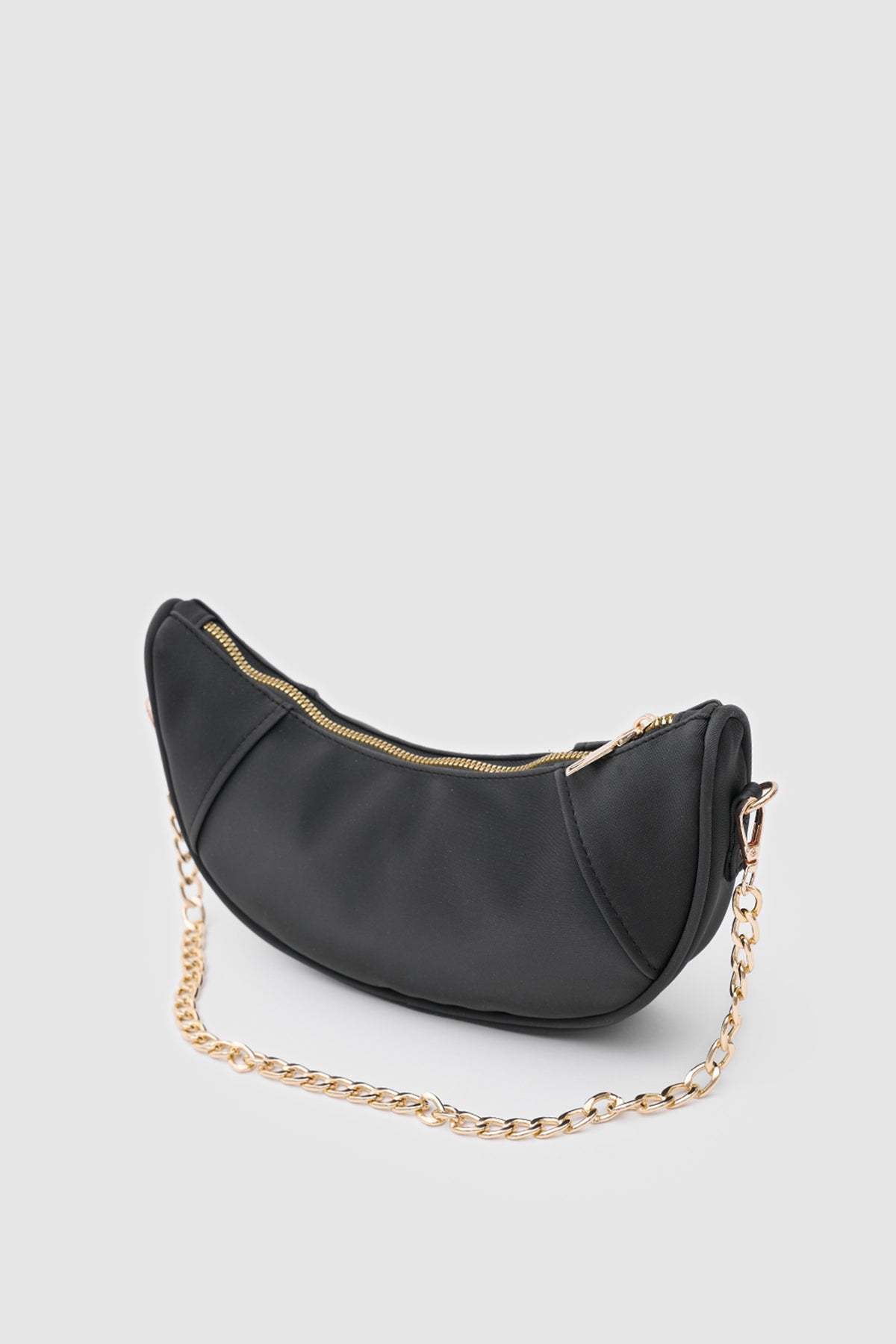 Hilal Chain Half-Moon Crossbody Bag in black, view 6 – Nouva