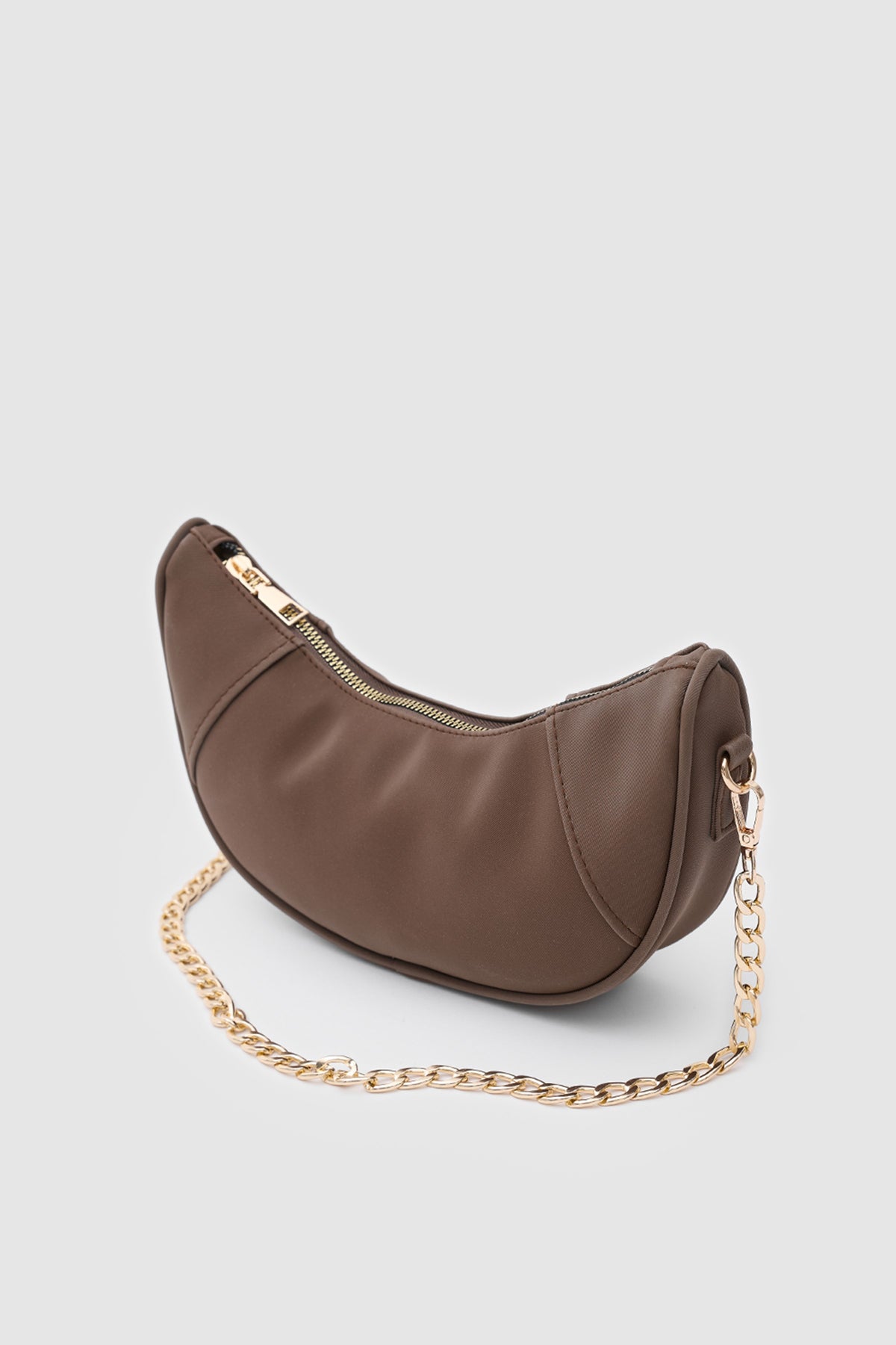 Hilal Chain Half-Moon Crossbody Bag in brown, view 6 – Nouva
