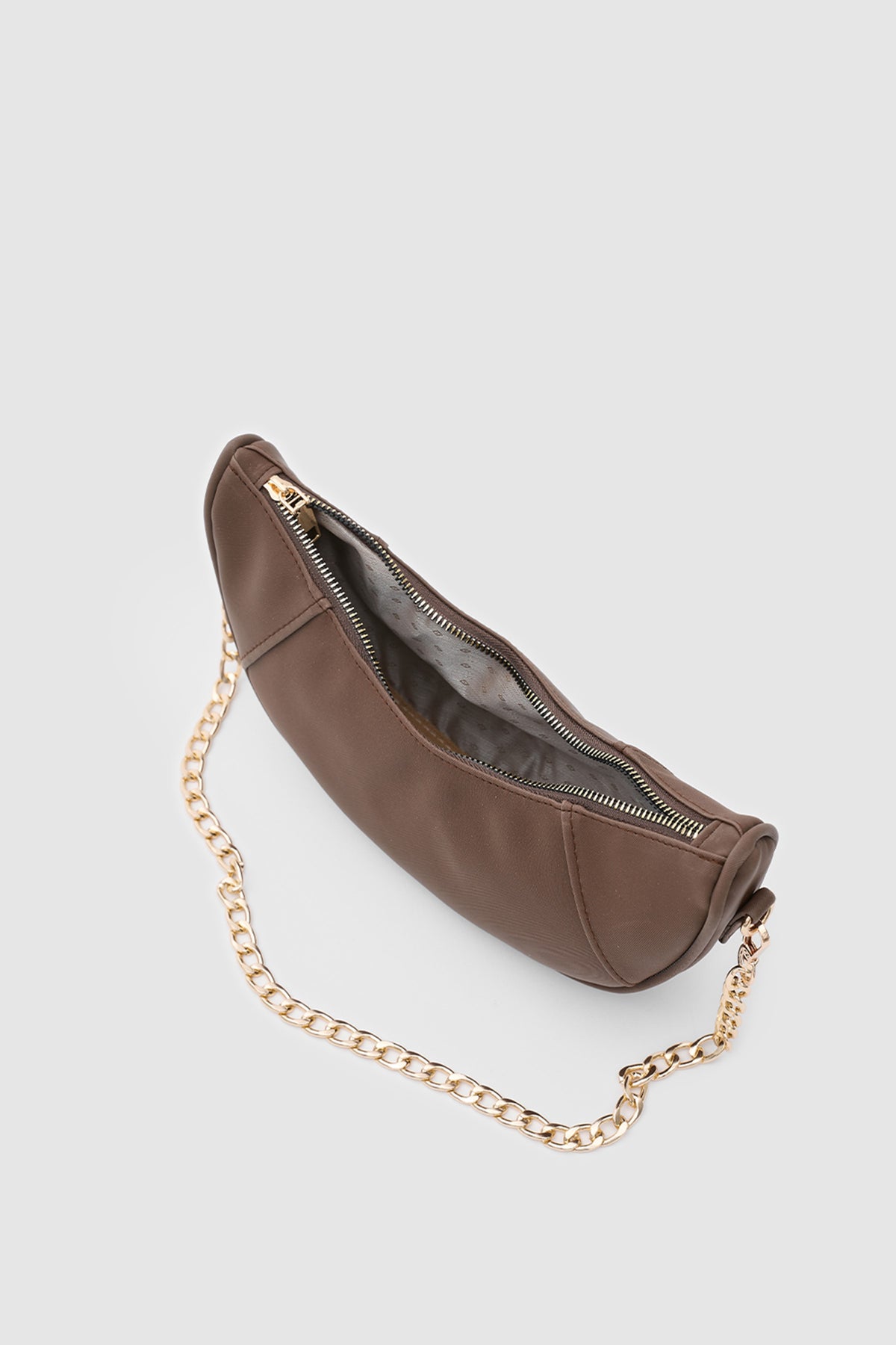 Hilal Chain Half-Moon Crossbody Bag in brown, view 7 – Nouva