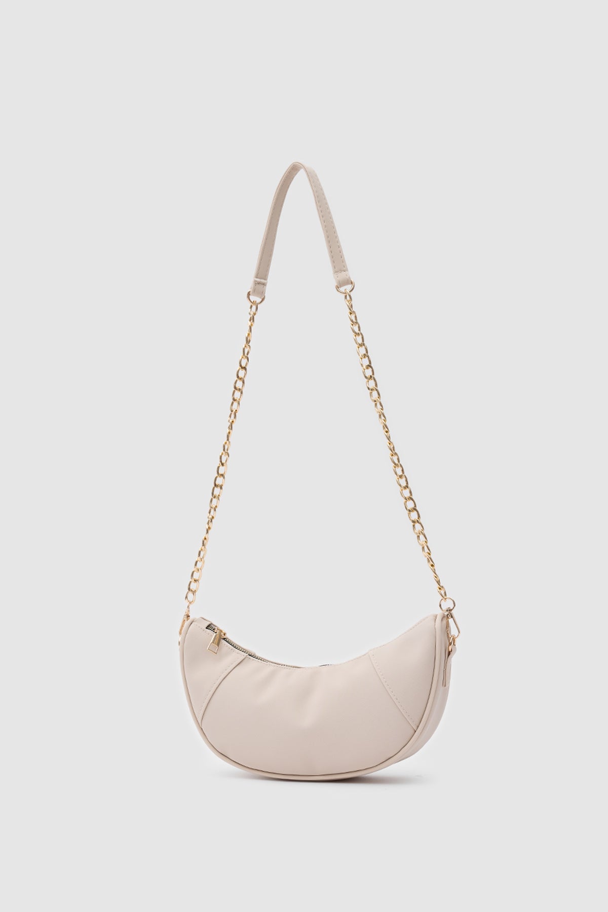 Hilal Chain Half-Moon Crossbody Bag in cream, view 3 – Nouva