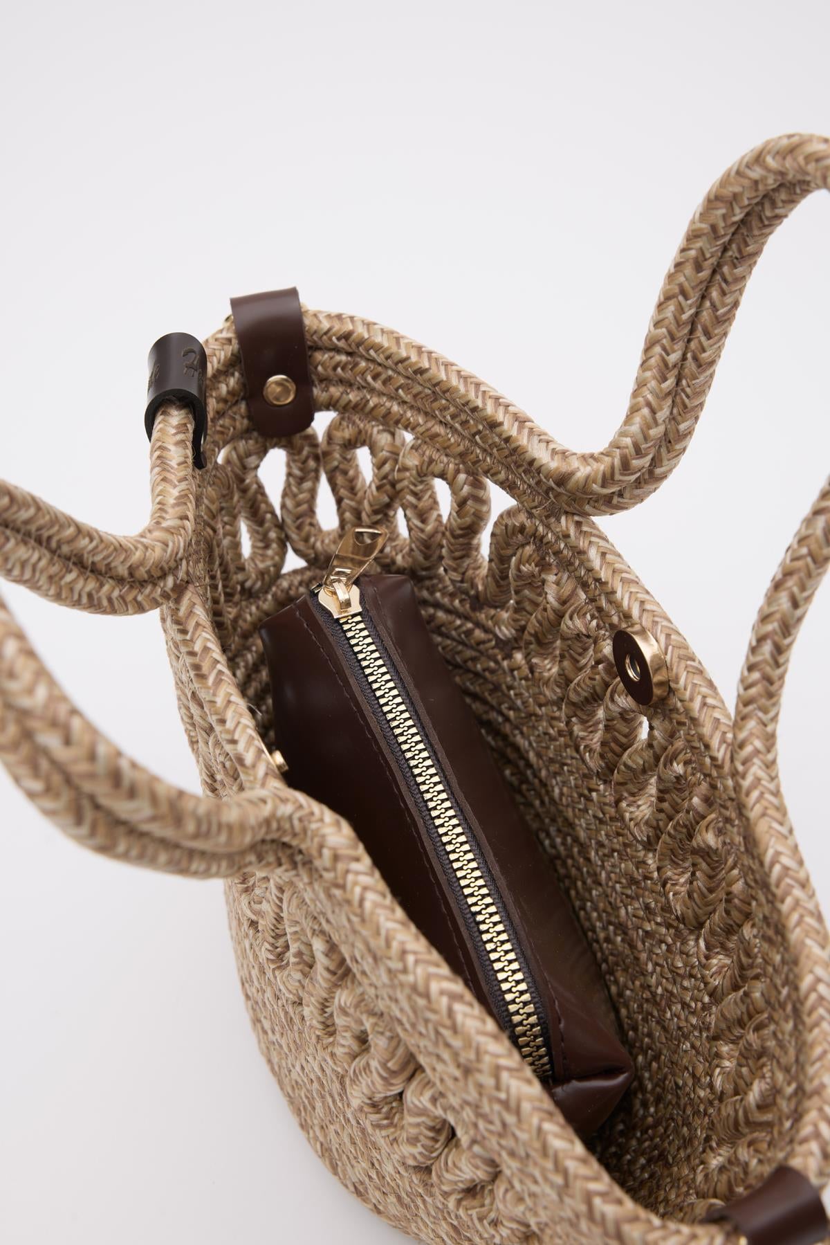 Kawkab Mini Straw Crossbody Bag in taupe, view 4 – Nouva