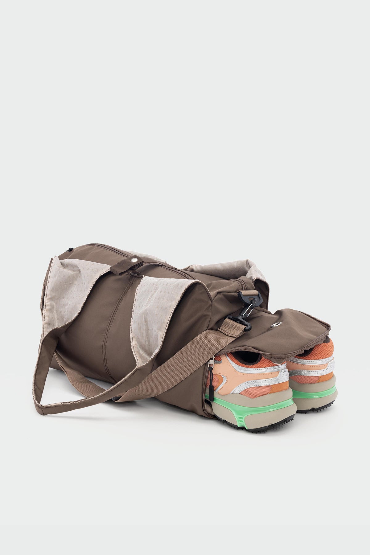 Merak Sport Shoulder Bag in brown, view 4 – Nouva