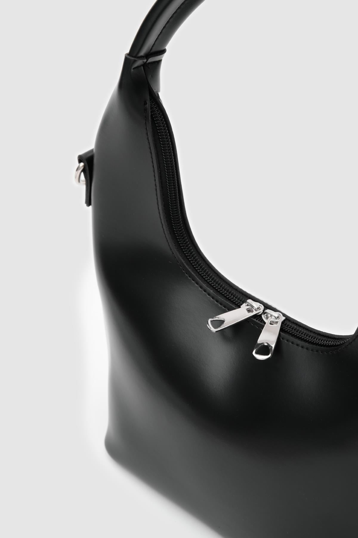 Mizar Crossbody Bucket Bag in black, view 5 – Nouva