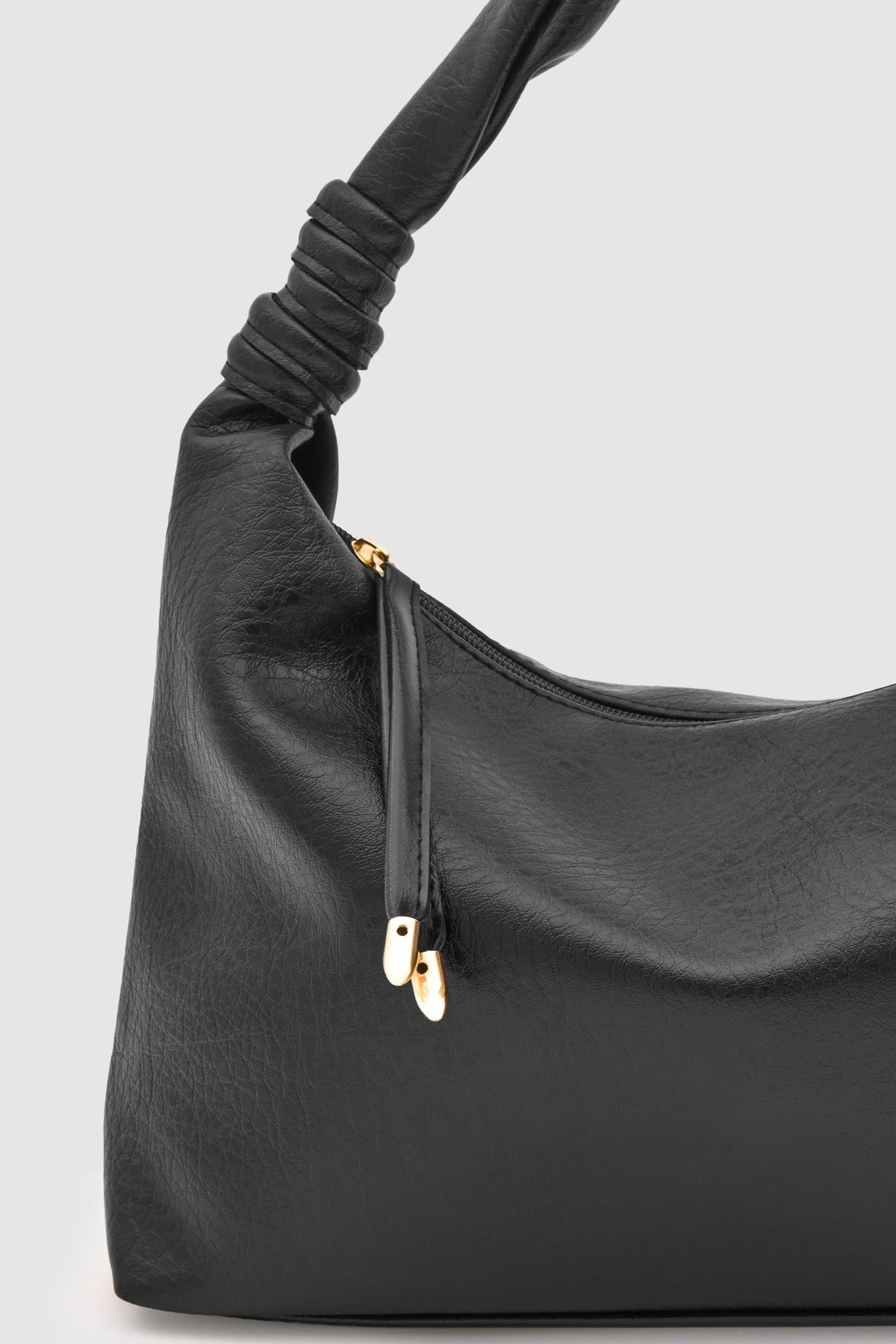 Munira Oval Shoulder Bag in black, view 4 – Nouva
