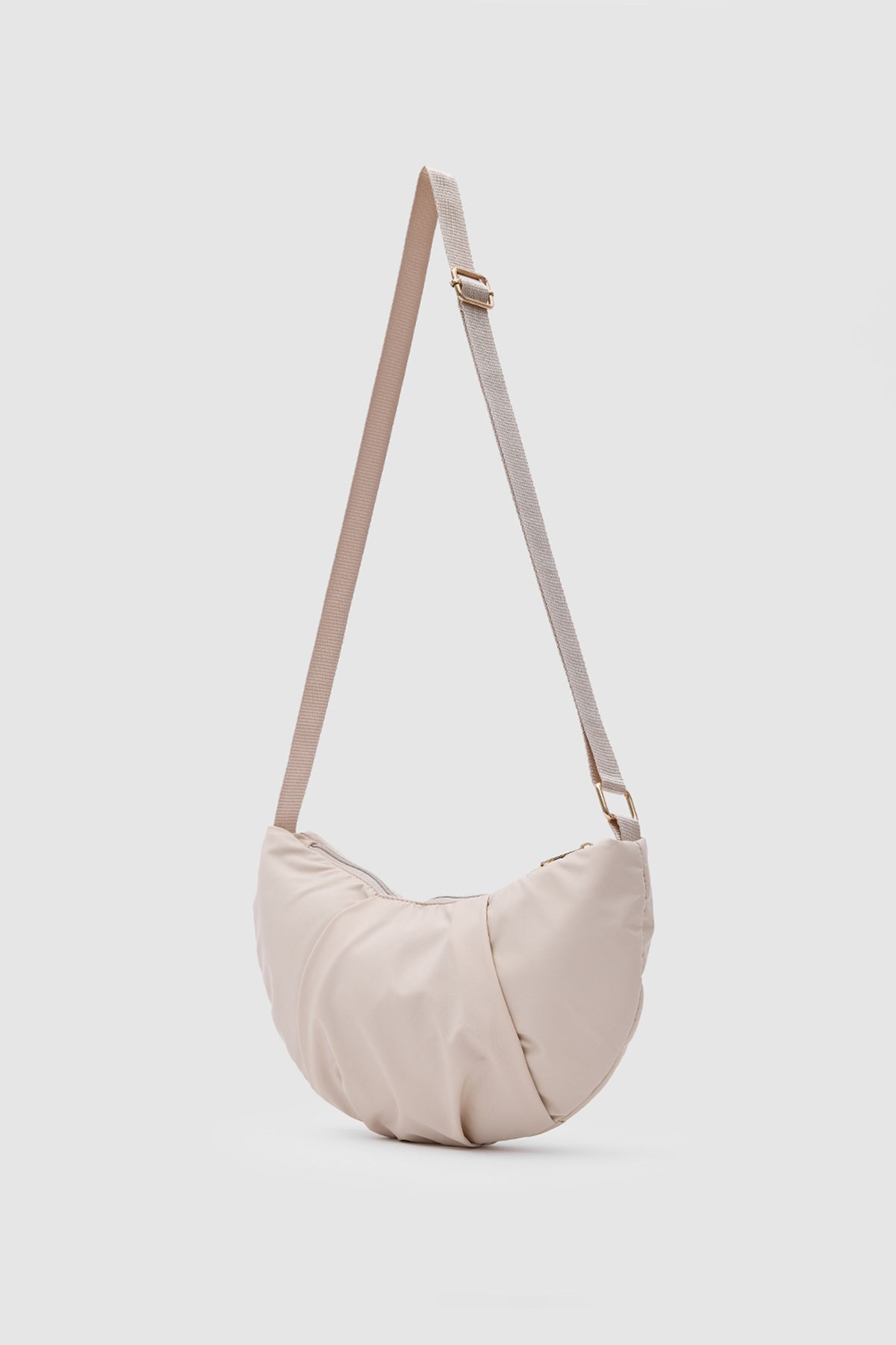 Nasr Sport Shoulder Bag in cream, view 2 – Nouva