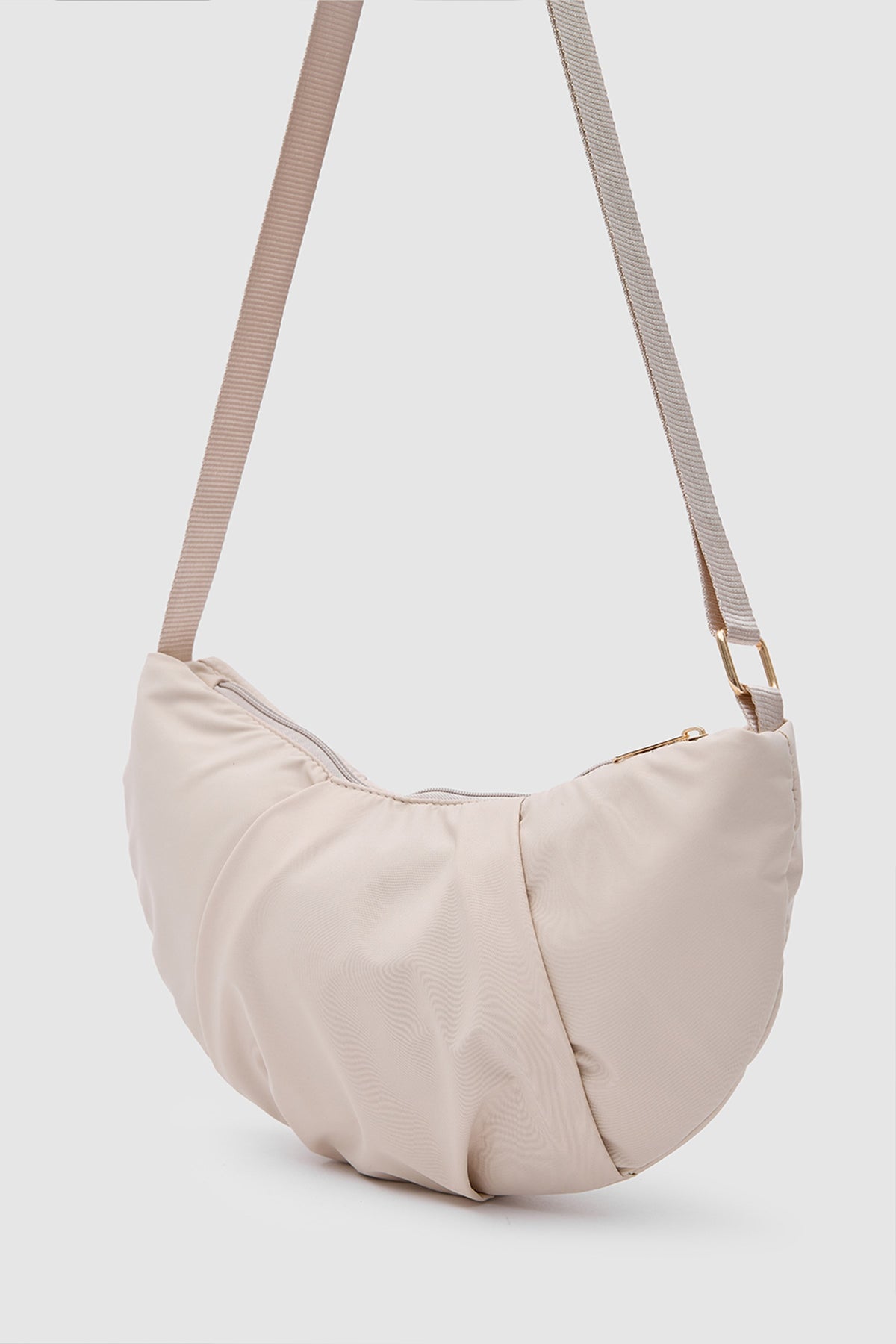 Nasr Sport Shoulder Bag in cream, view 3 – Nouva