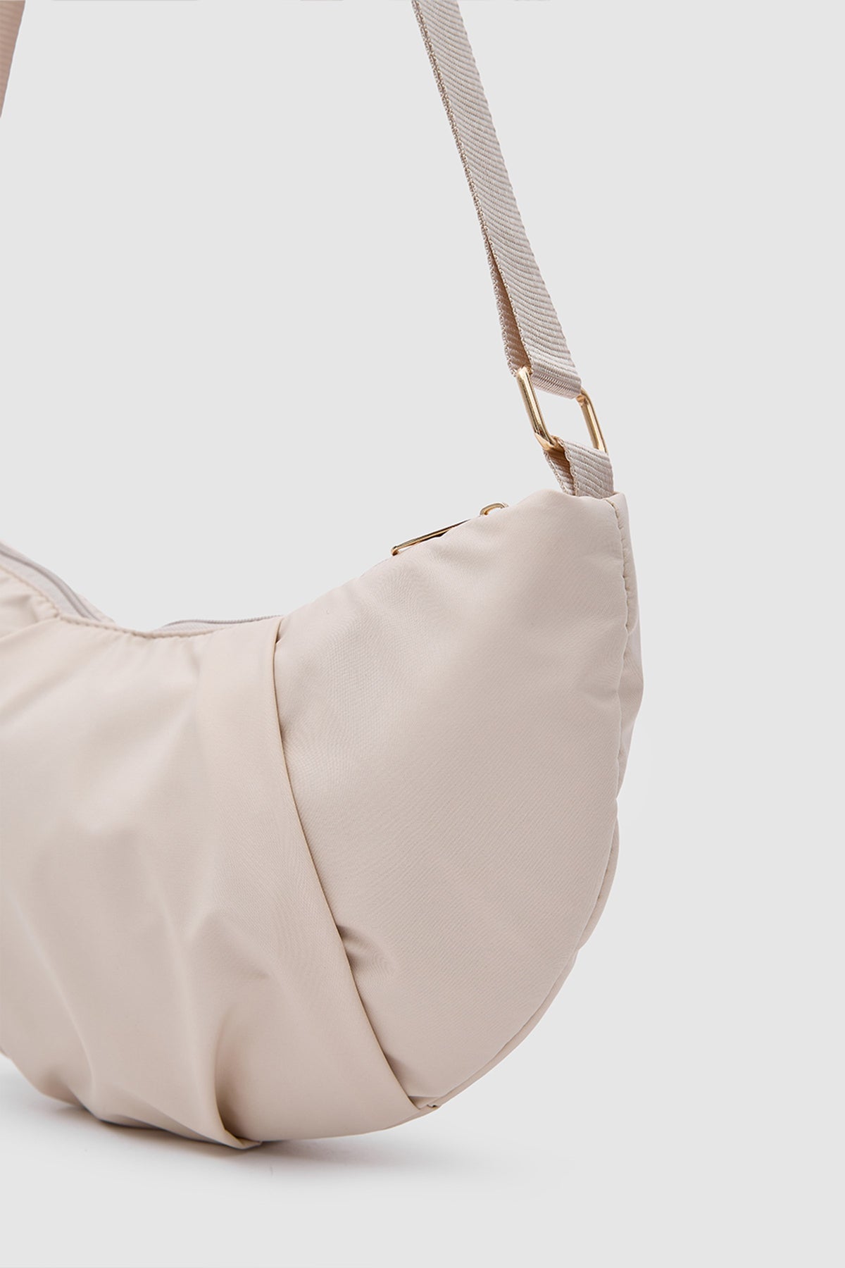 Nasr Sport Shoulder Bag in cream, view 4 – Nouva