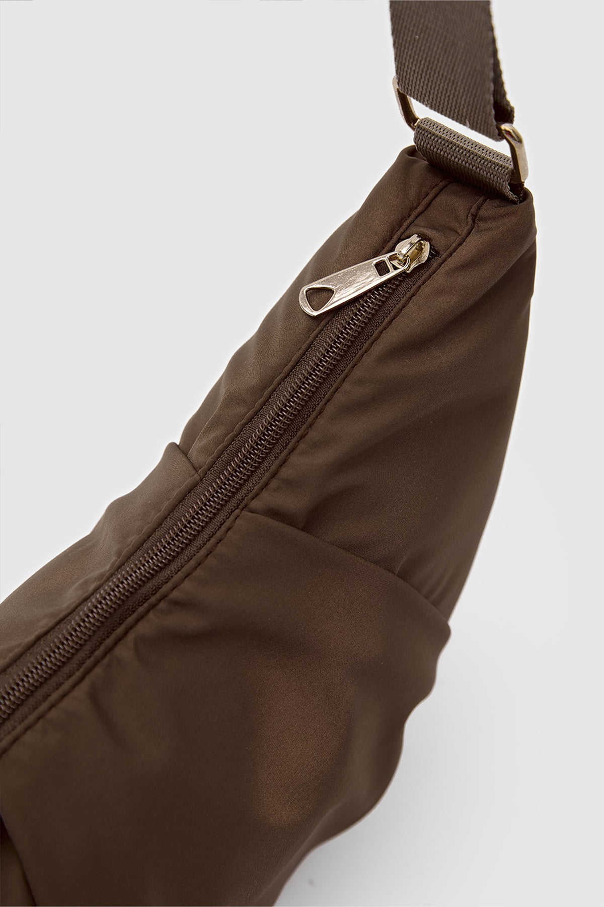 Nasr Sport Shoulder Bag in dark brown, view 5 – Nouva
