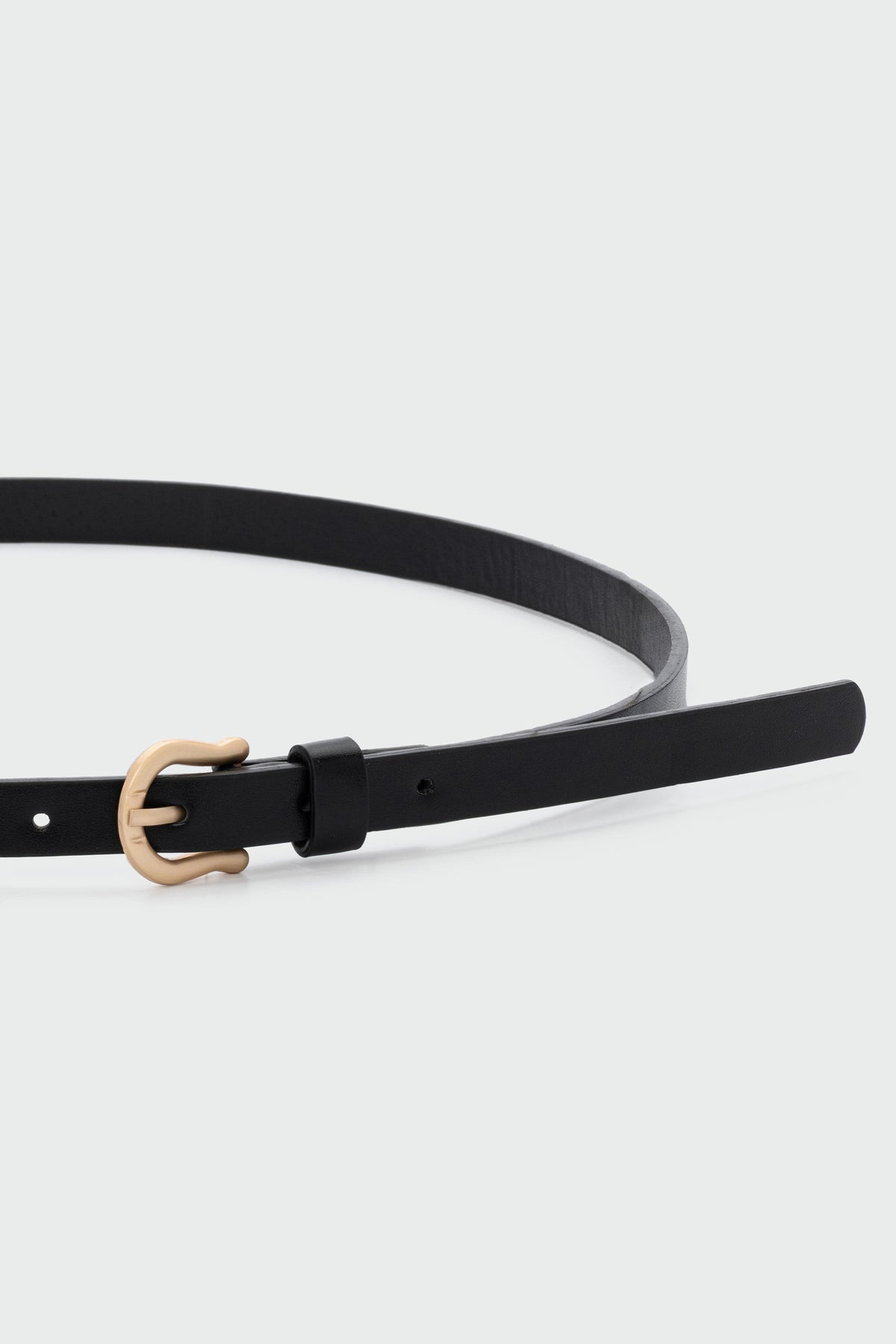 Parure Oval-Buckle Slim Belt in black, view 2 – Nouva