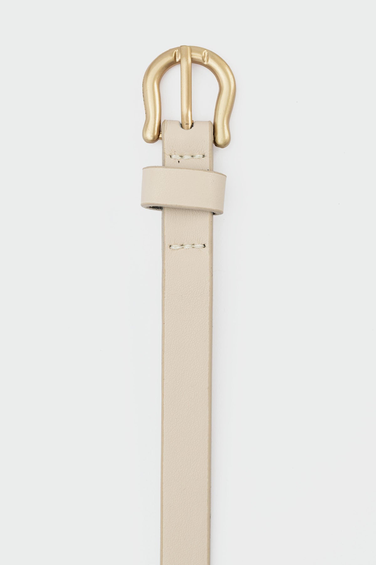 Parure Oval-Buckle Slim Belt in cream, view 3 – Nouva