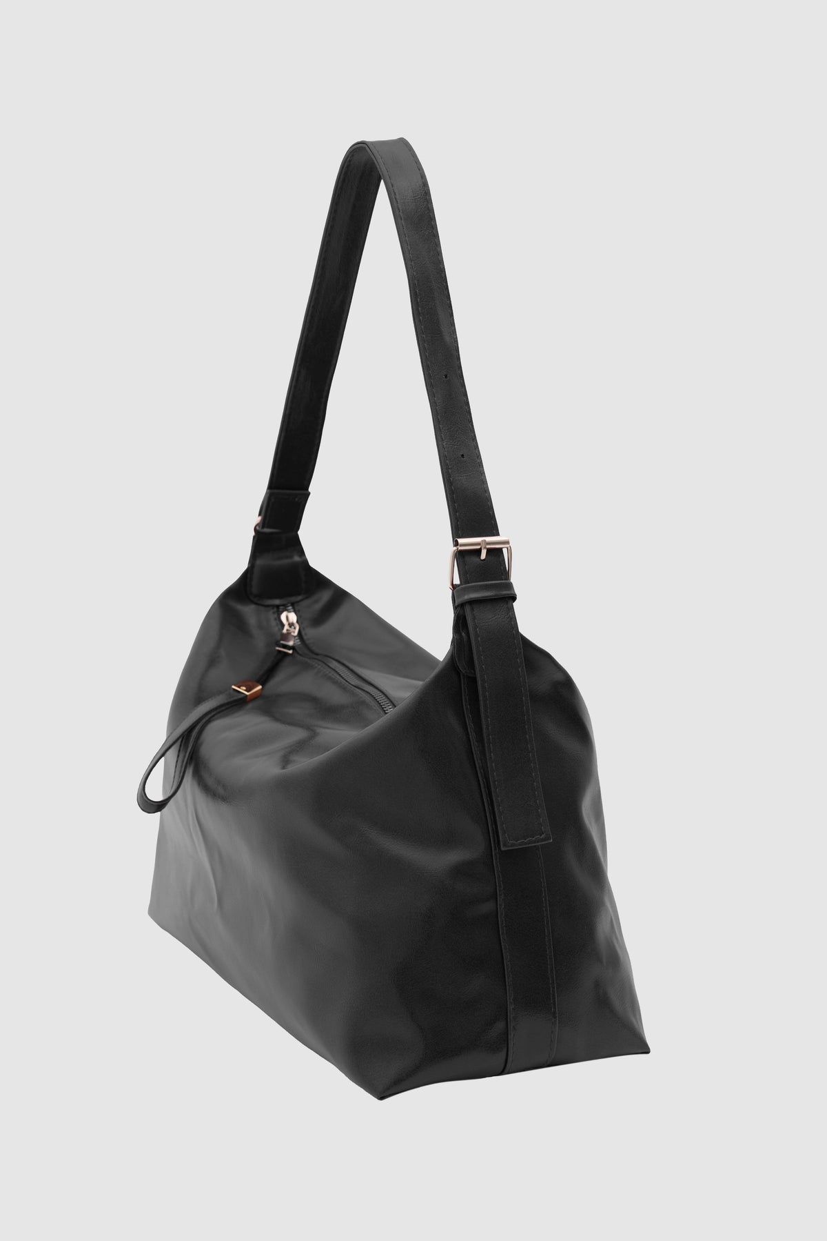 Qamar Slouchy Shoulder Bag in black, view 3 – Nouva