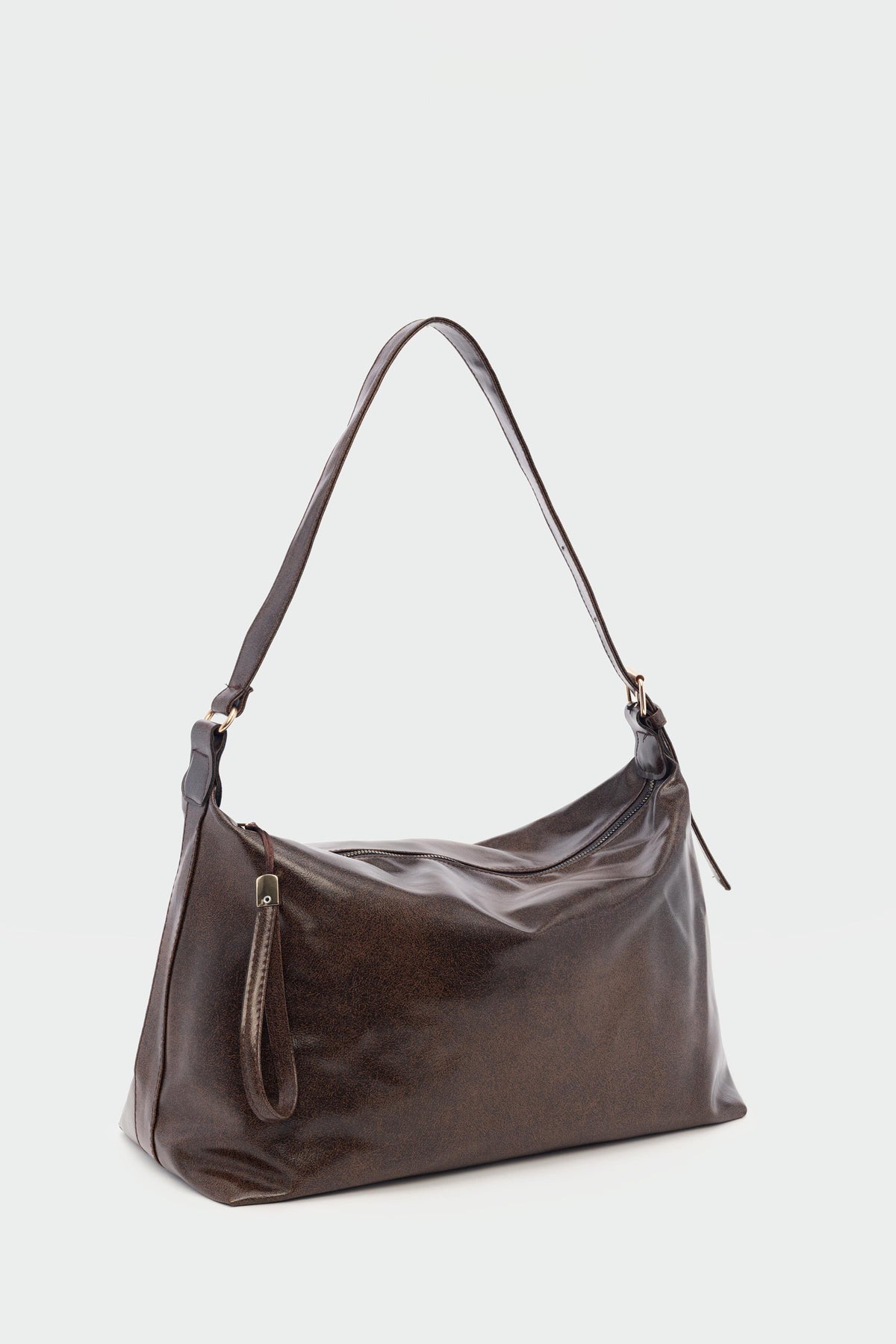 Qamar Slouchy Shoulder Bag in brown, view 2 – Nouva