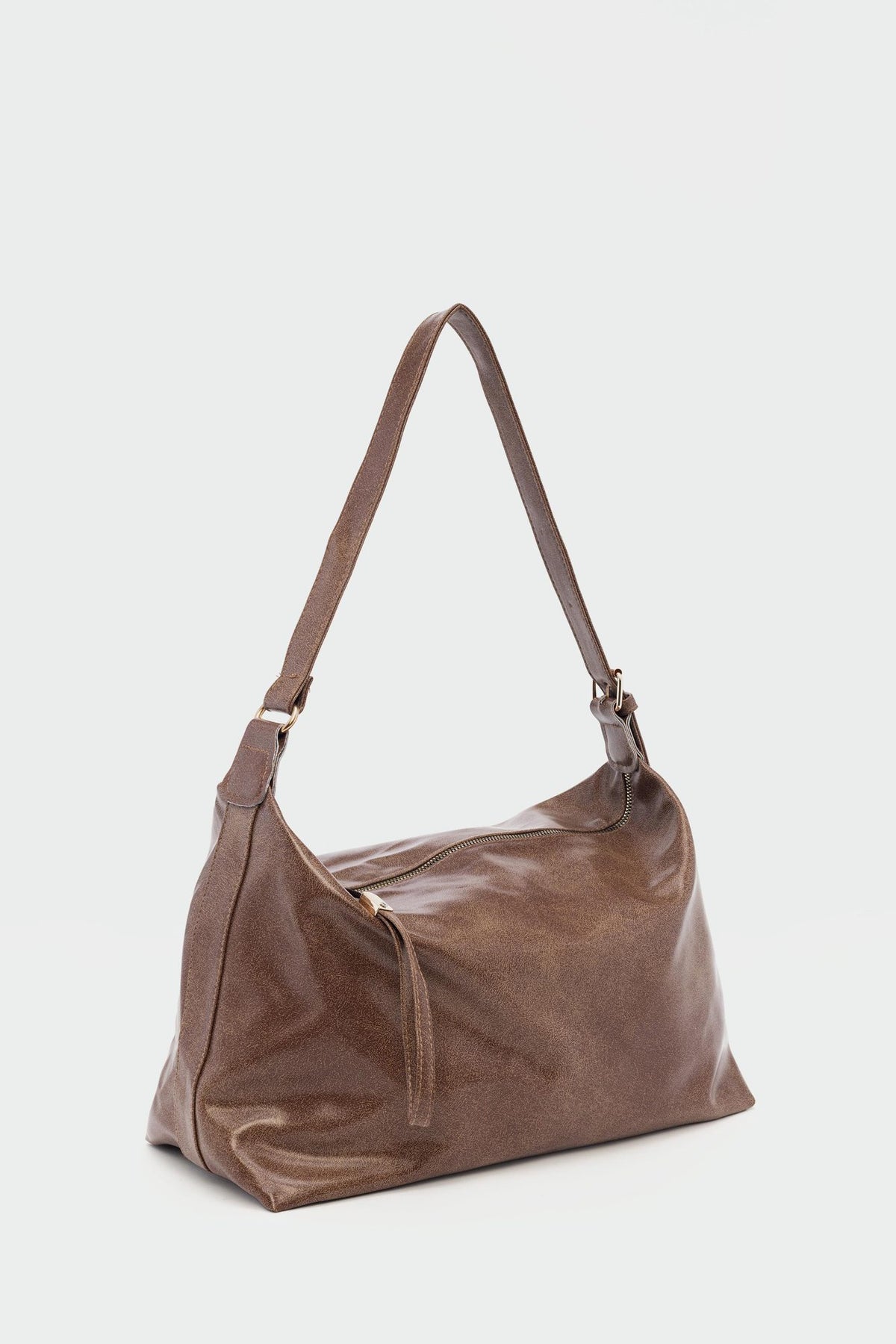 Qamar Slouchy Shoulder Bag in taupe, view 2 – Nouva