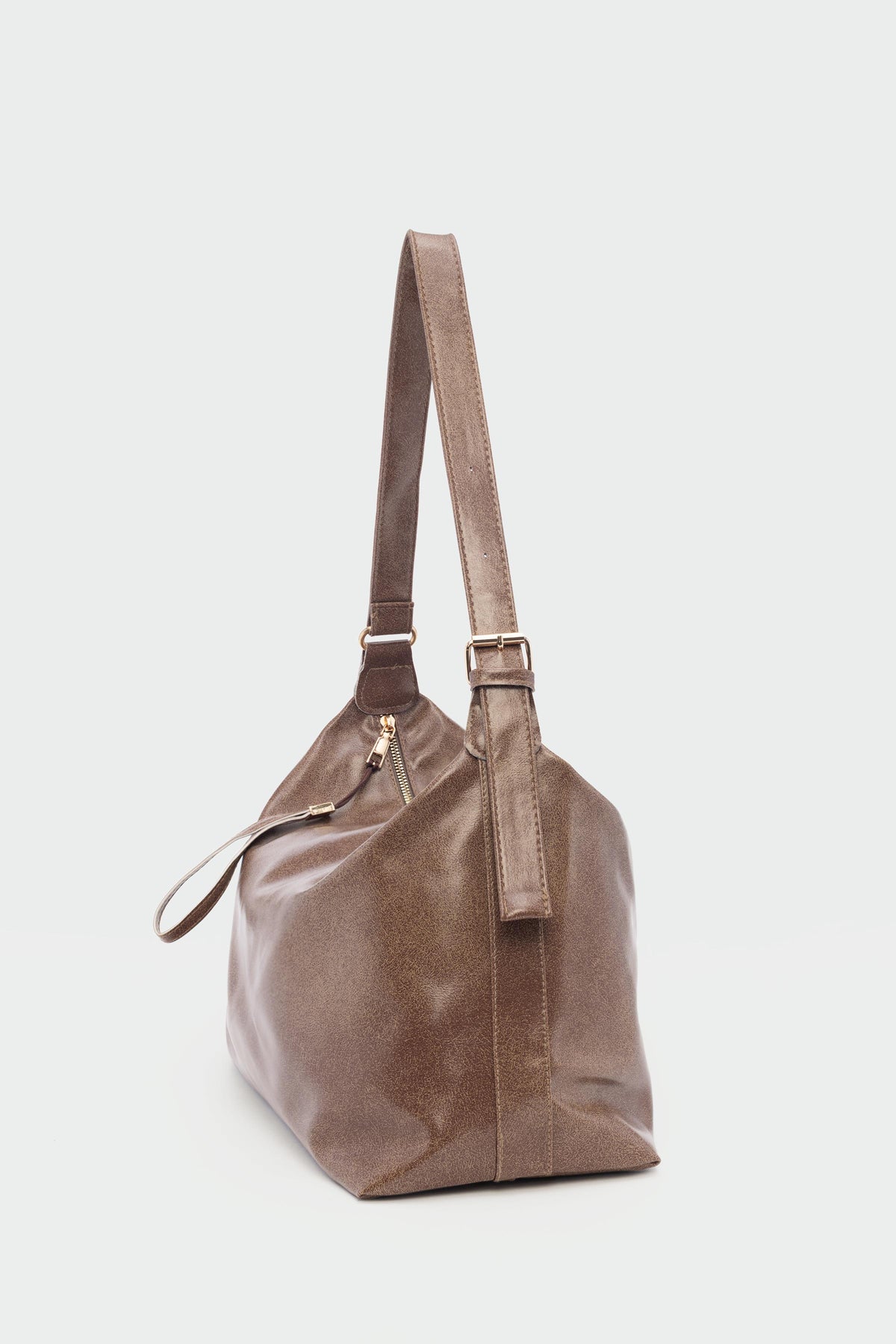 Qamar Slouchy Shoulder Bag in taupe, view 3 – Nouva