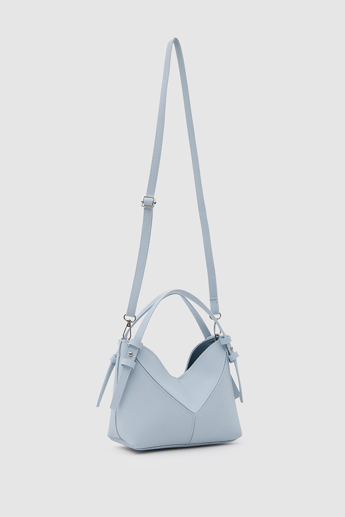 Simak Asymmetric Charm Crossbody Bag in baby blue, view 3 – Nouva