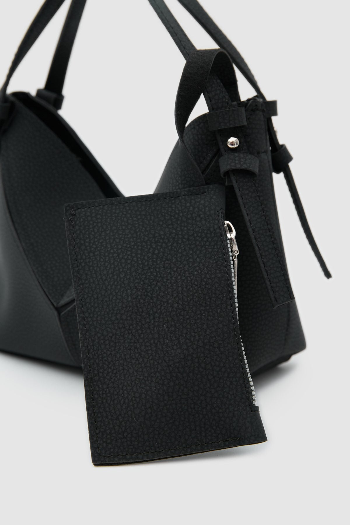 Simak Asymmetric Charm Crossbody Bag in black, view 5 – Nouva
