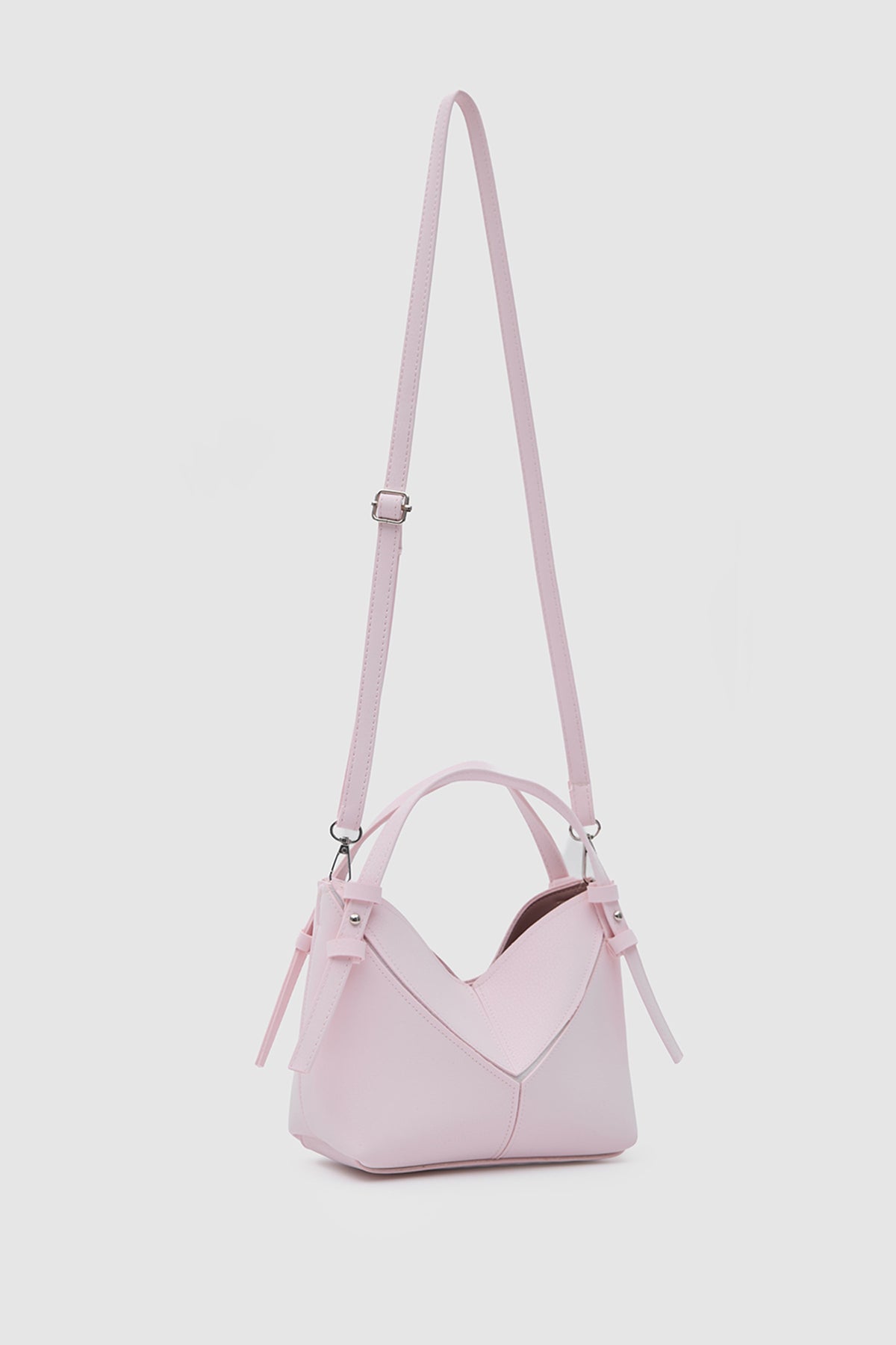 Simak Asymmetric Charm Crossbody Bag in sakura pink, view 3 – Nouva