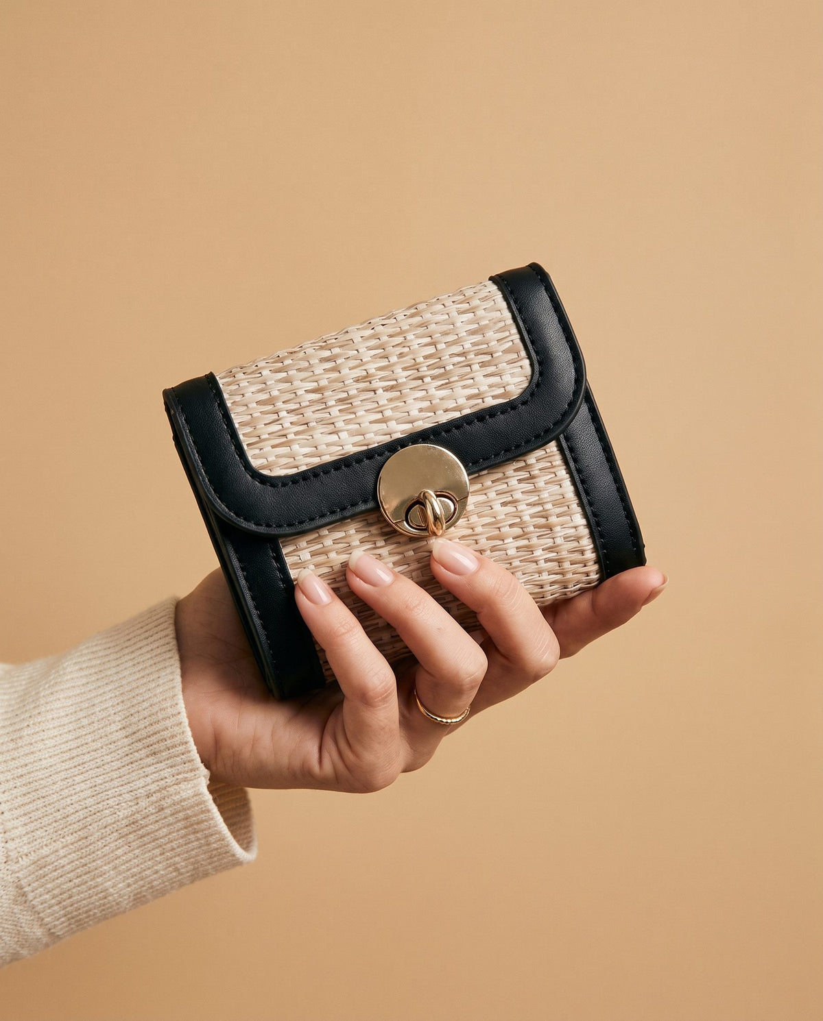 Tresor Straw Wallet in black, view 4 – Nouva
