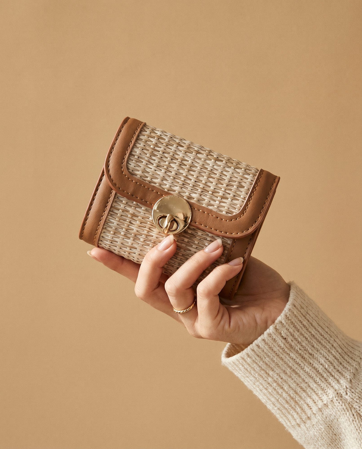Tresor Straw Wallet in tan, view 4 – Nouva