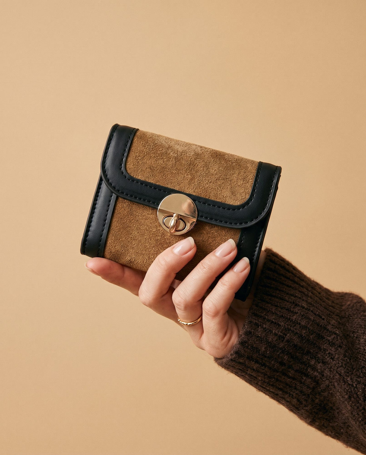 Tresor Suede Wallet in tan, view 4 – Nouva